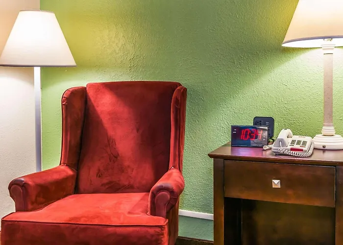 Cheap hotel: Econo Lodge Vincennes